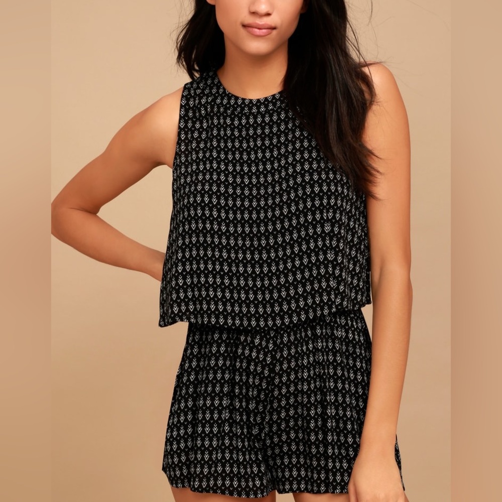 Lulu’s Creative Approach Black Print Romper size small